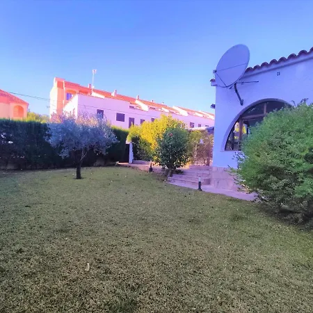 Holiday home Casa Independiente Con Jardin, Terraza Y Barbacoa Albert Villas